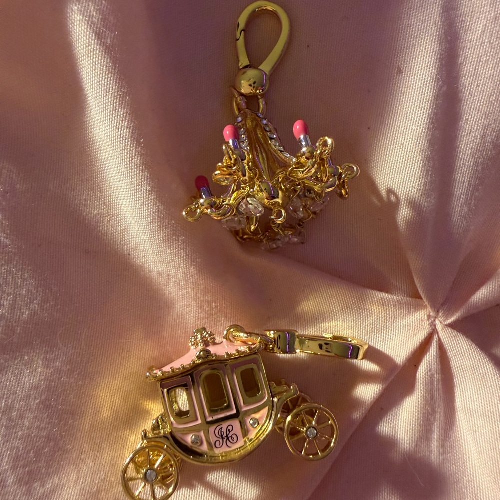 Juicy Couture chandelier and carriage, charm